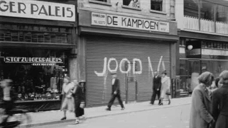 Amsterdam: Anna Frank and World War II History Walking Tour