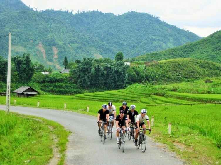 Red Dao village of Ta Phin by Bike Half Day Tour