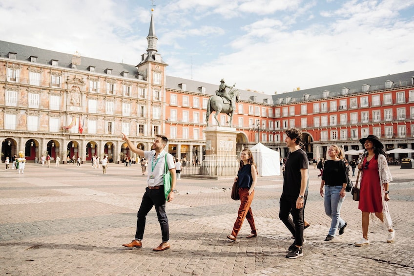 Madrid in a Day, including Skip-the-Line to Royal Palace & Prado Museum 