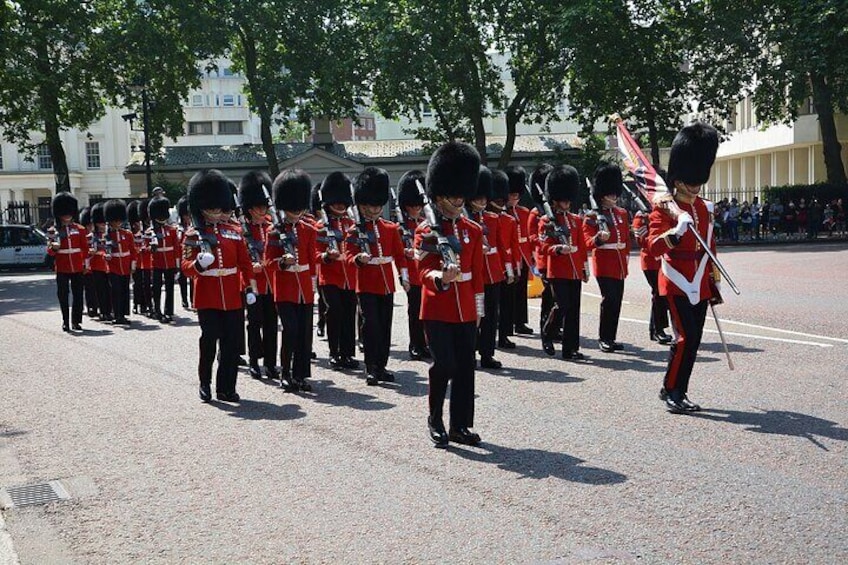 Changing of the Guard Small Group Tour in England