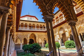 Alcazar of Sevilla Tour with Ticket Included