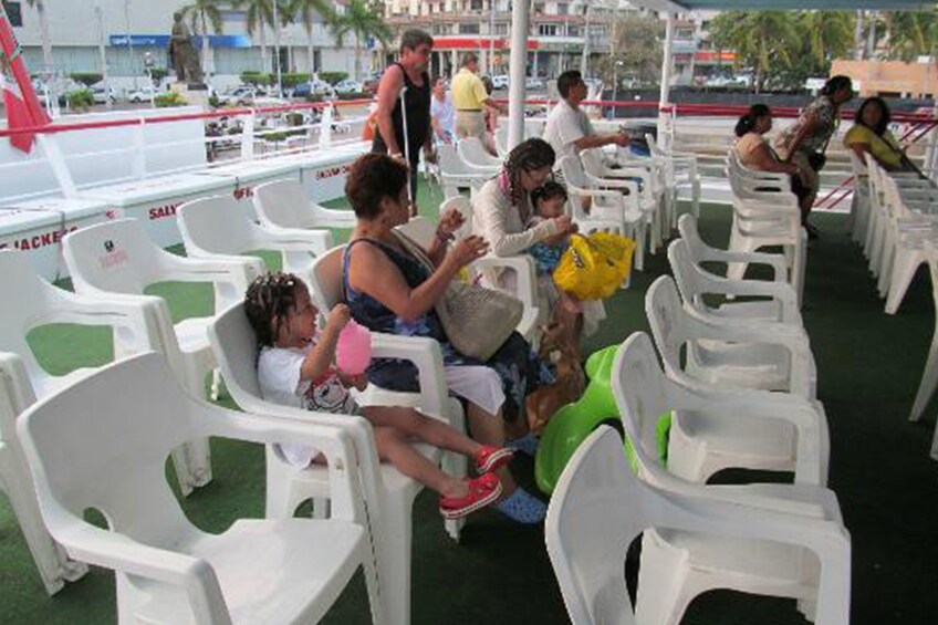 Boat passengers in Acapulco