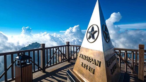 Desde Hanoi: Excursión de dos días a Sapa con visita al Pico Fansipan