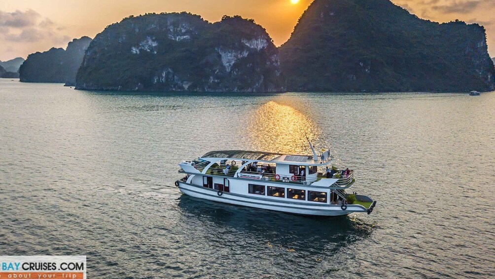 Picture 12 for Activity From Hanoi: Halong Bay Luxury Full-Day Trip by Boat