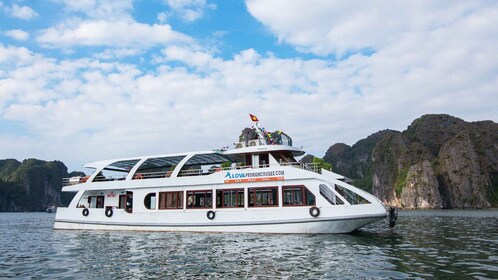 Vanuit Hanoi: Halong Bay luxe dagtocht per boot