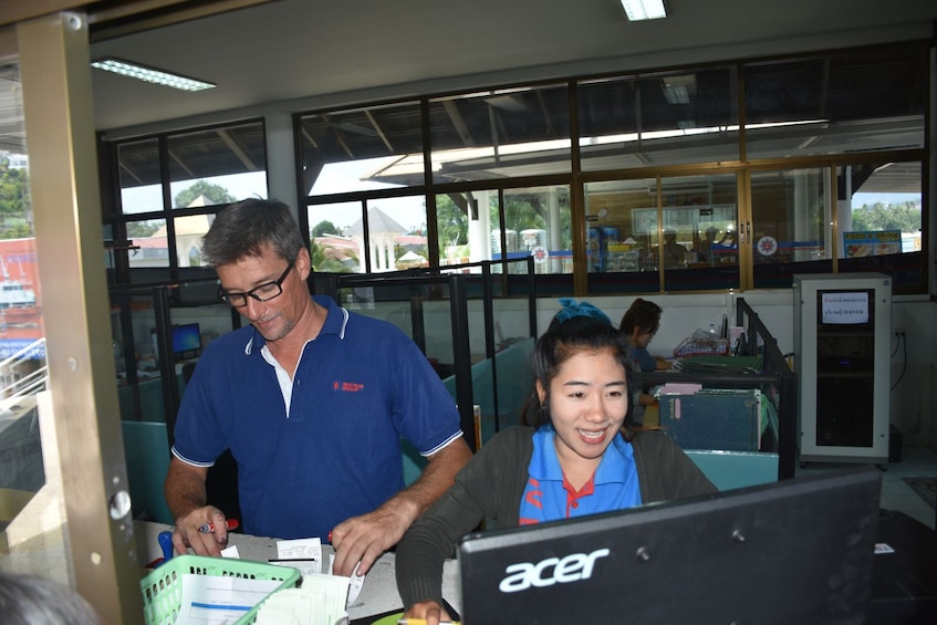 Seatran Discovery employee helps a customer