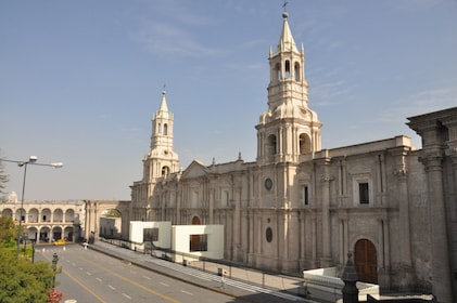 Tour privado de medio día por la ciudad de Arequipa, incluido el monasterio...