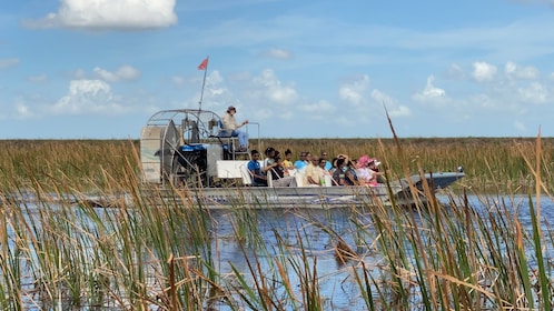 Boleto de entrada a los Everglades con paseo en hidrodeslizador y espectácu...