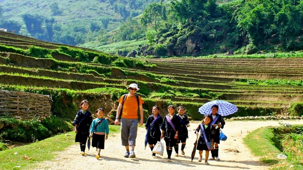 Tourist and local children of Sapa 