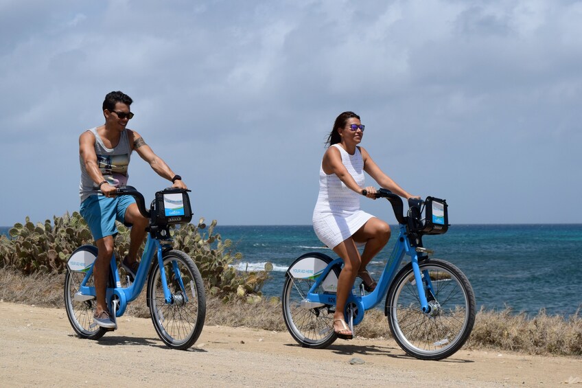 Couple biking in Noord