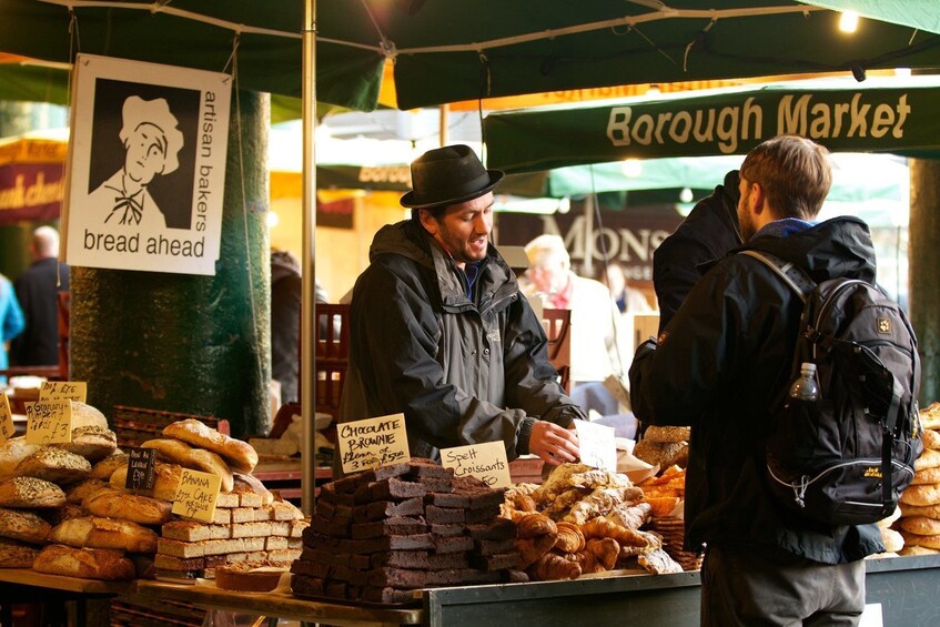 Eat 8 British foods & See 30+ London sights! Private Tour