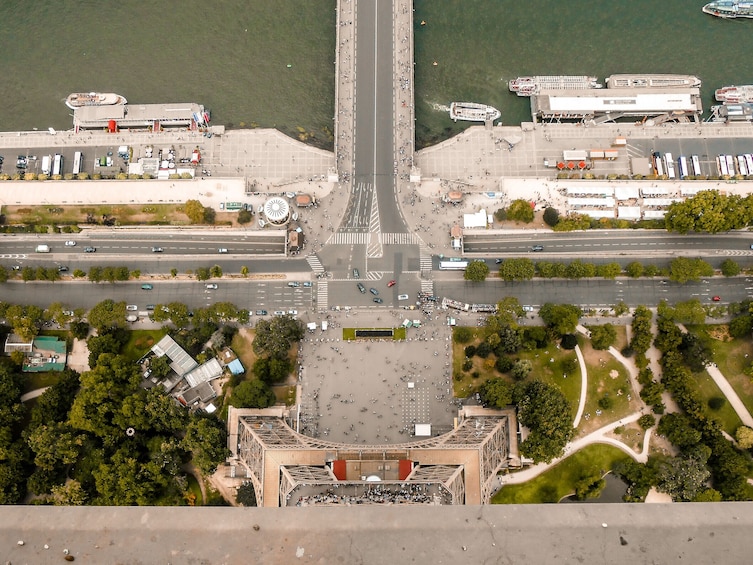 Eiffel Tower Tour by Elevator: Optional Upgrade to Summit