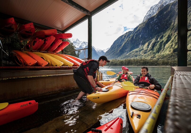 Milford Sound Coach, Cruise & Kayak Tour with Lunch