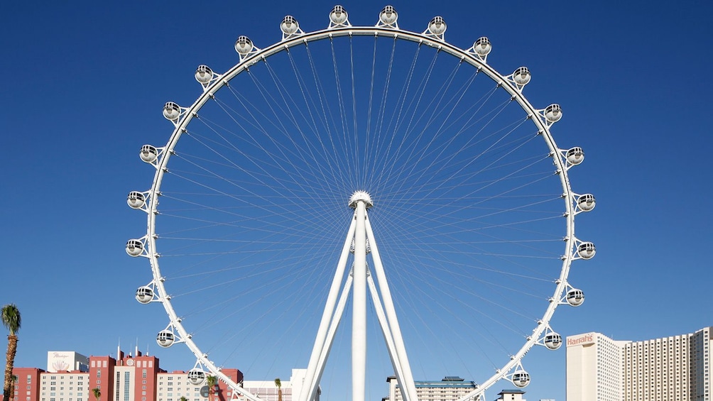 Cargar foto 3 de 5. Daytime image of The High Roller Observation Wheel in Las Vegas