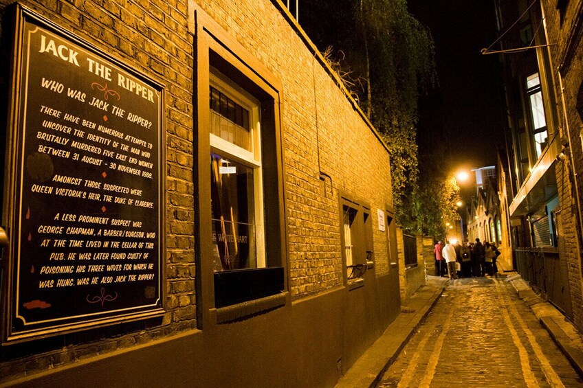 Jack The Ripper tour : Solve The Crime Walking Tour