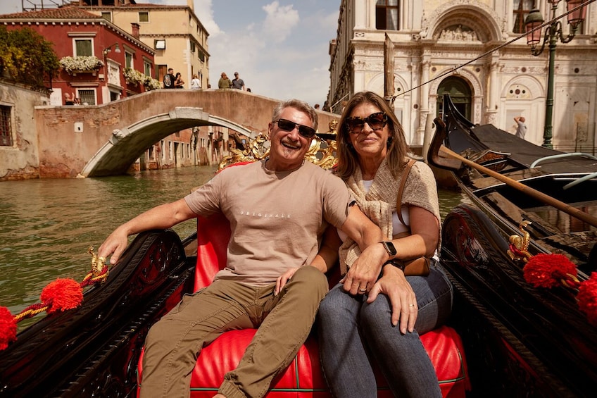 Small Group Venice Walking Tour With Gondola Ride & Typical Spritz