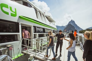 Milford Sound Gem - Glass Roof Coach Tour & Premium Cruise