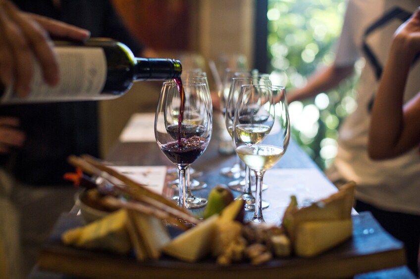 Hunter Valley Scenic Wine & Dine Tour with Lunch from Sydney