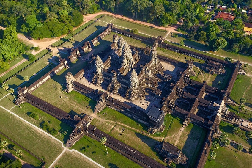 Angkor Temples Full Day Group Tour