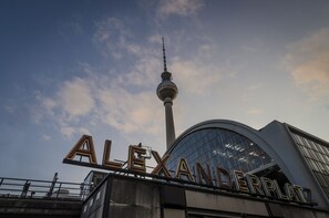 Berlin Extended Photo Tour with a professional photographer