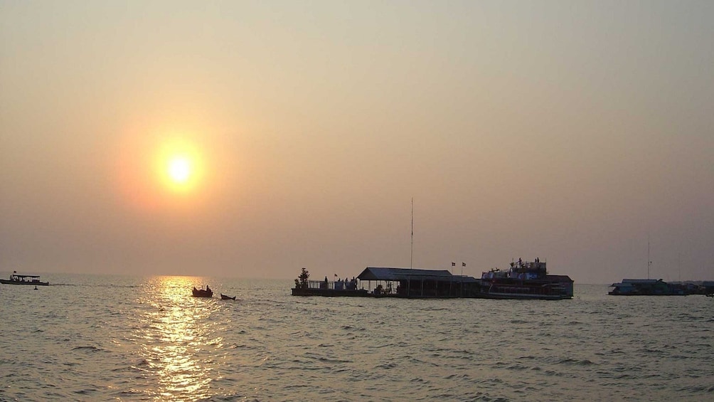 Sunset Dinner Tour of Floating Village on Tonle Sap