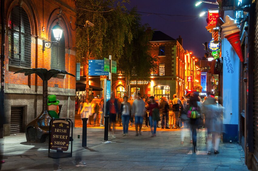 Night street view in Dublin 