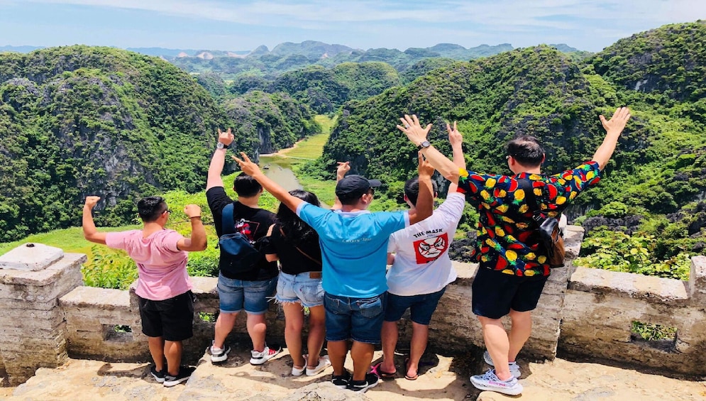 Hoa Lu - Mua Cave - Tam Coc Luxury Day Trip From Hanoi