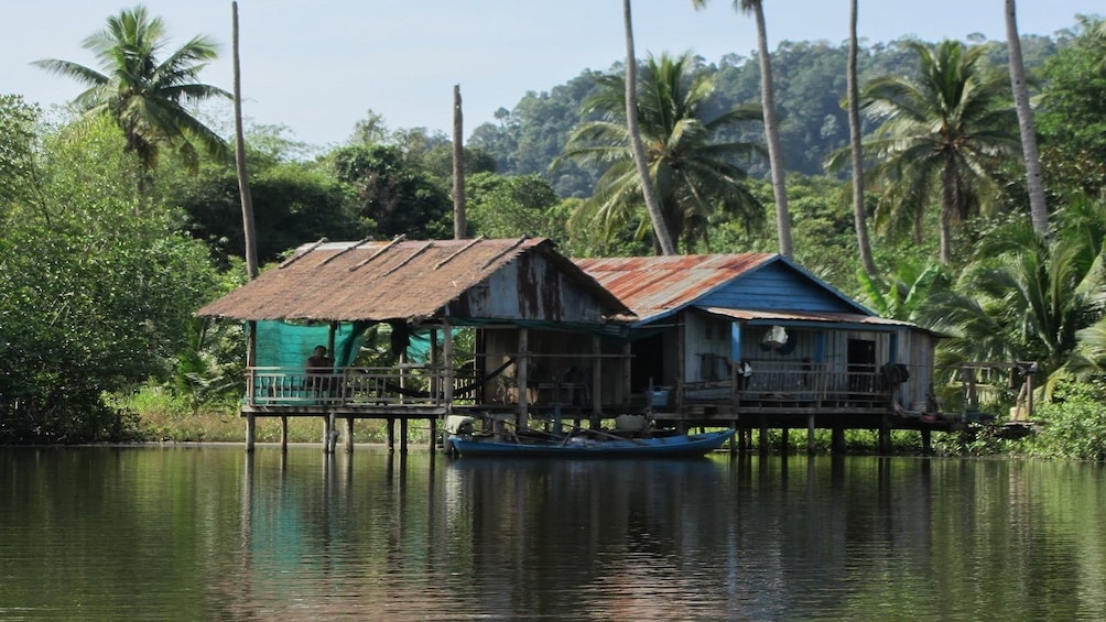 Floating homes on Koh Sampouch