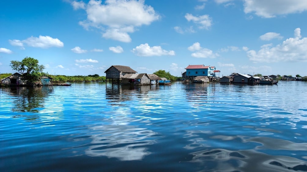Authentic Tonle Sap Half-day Tour from Siem Reap