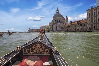 Promenade en gondole privée et dîner à Venise