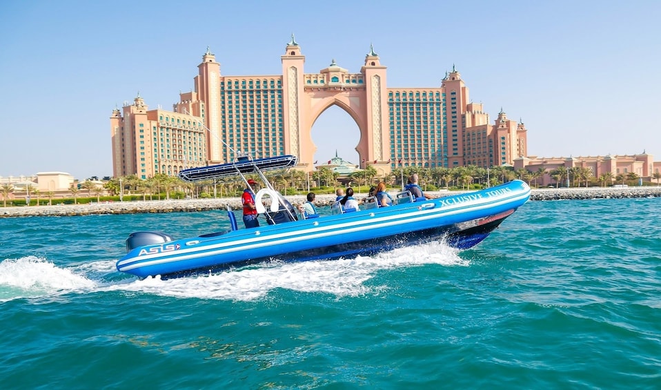 Boat passing Hotel Atlantis in Dubai