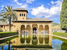 Alhambra Small Group Guided Tour from Málaga & Costa del Sol