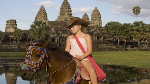 Paardrijden en fietsen op het platteland - Siem Reap