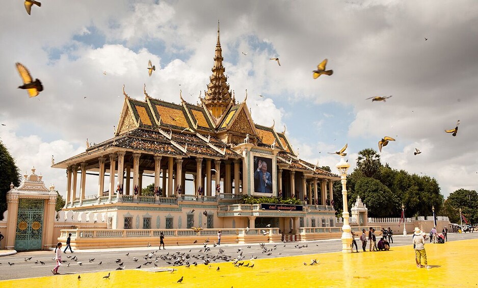 Half Day Phnom Penh Architecture & the Mansion Tour