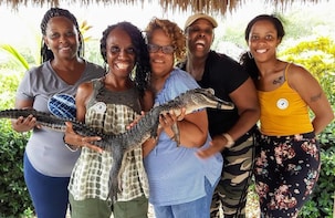 Afternoon Everglades Tour with Airboat Ride in a Luxury Bus