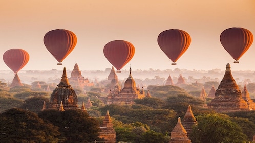 Ballonvaren boven Bagan