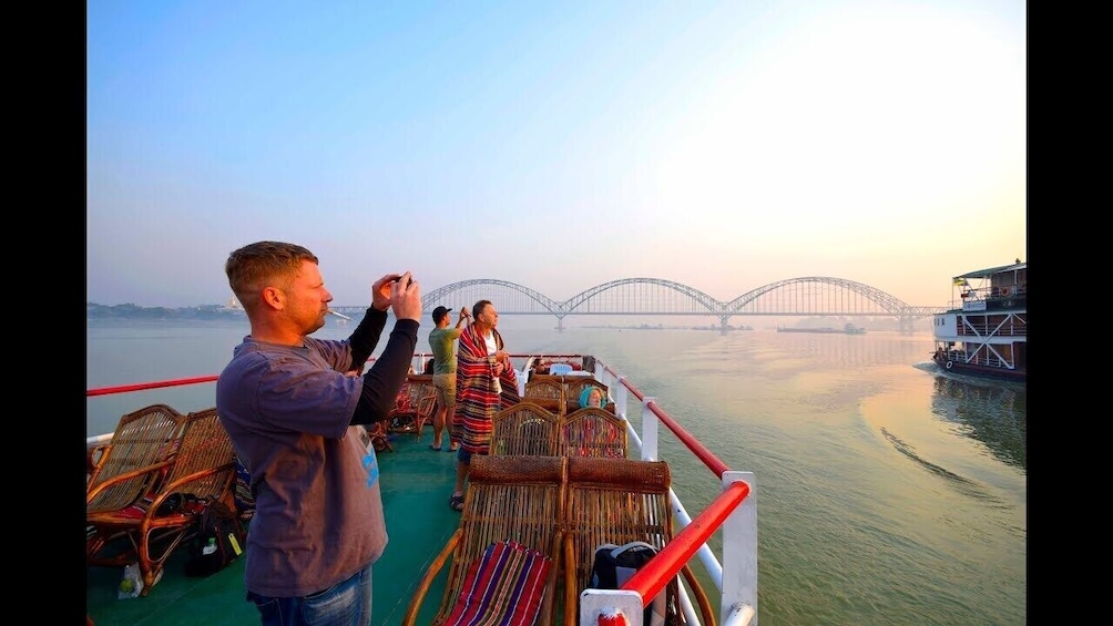 Irrawaddy Sunset Cocktail Cruise in Bagan