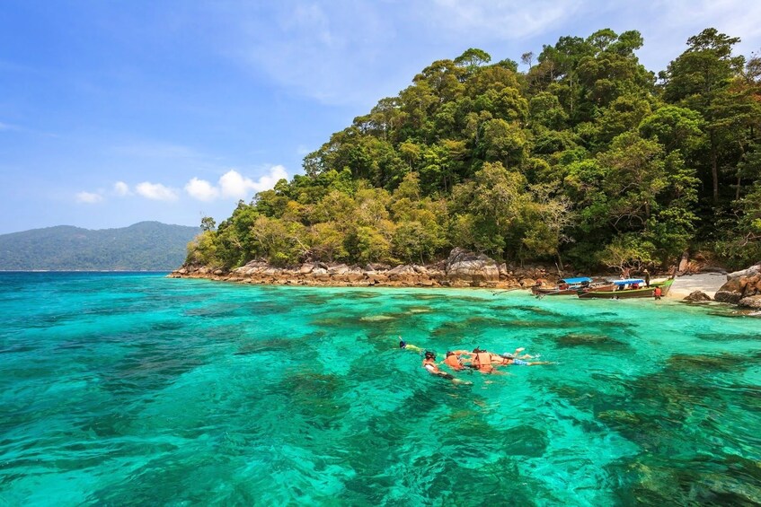 Snorkel Trip to the Island Paradise of Koh Lipe by Speed Boat from Pakbara