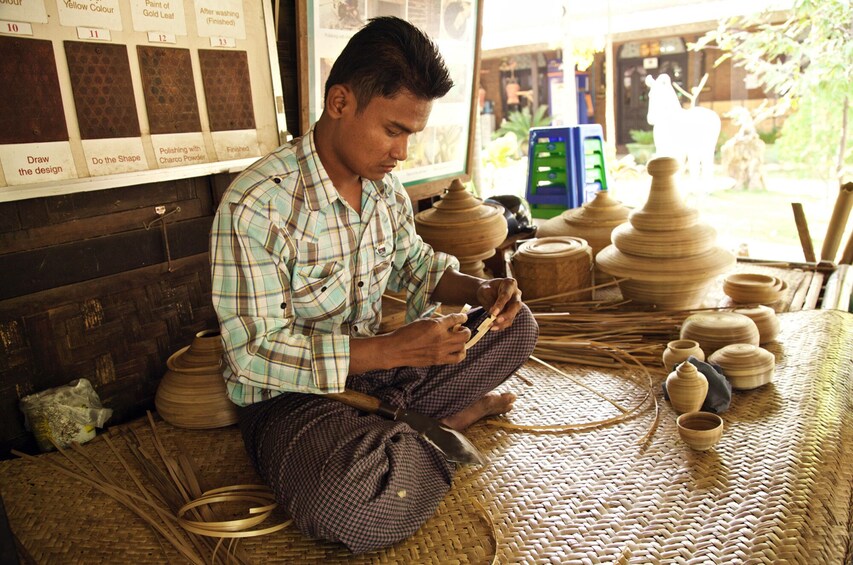 1 Hour Painting Laquerware tour In Bagan