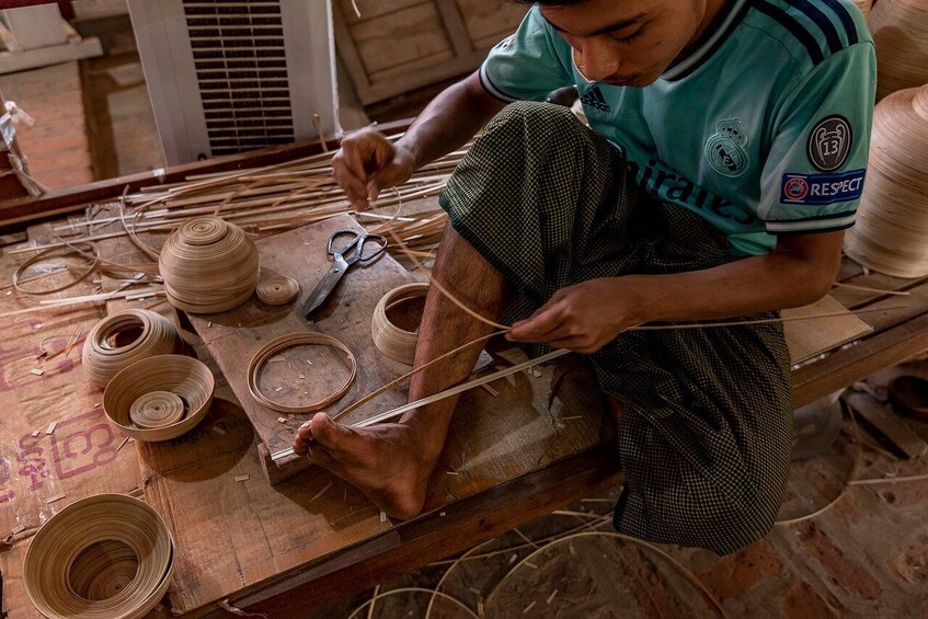 1 Hour Painting Laquerware tour In Bagan