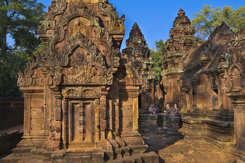 Banteay Srey and Pink Sandstone in Siem Reap Full-day Tour