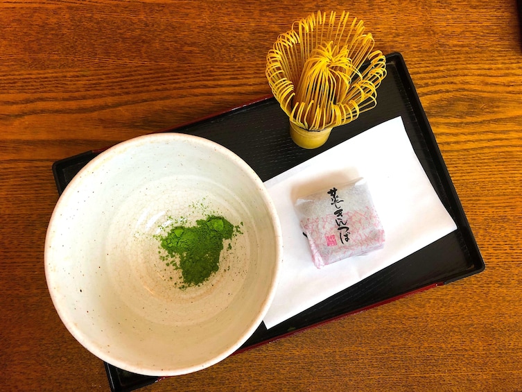 Bowl with green tea powder and brush 