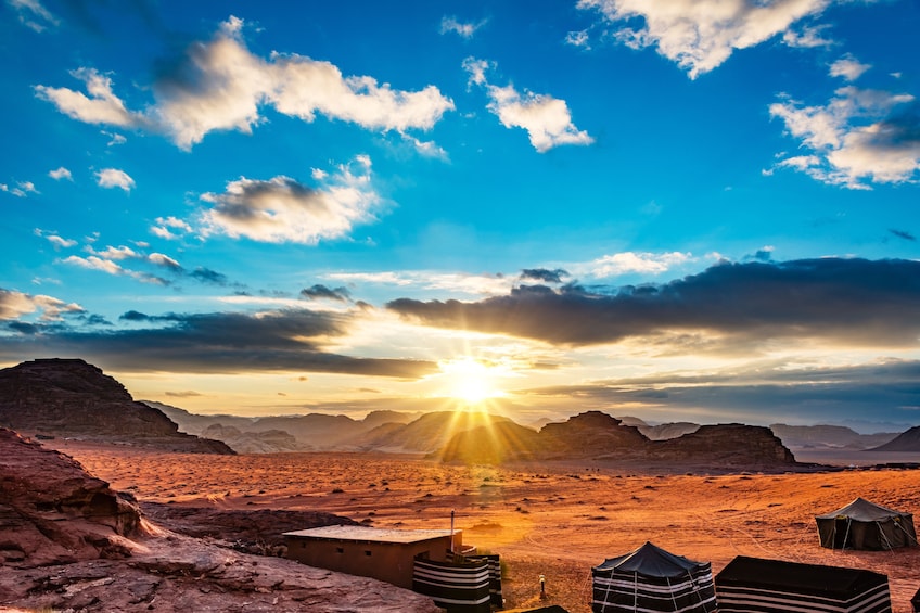 Foto 1 von 10 laden Sunset views of Wadi Rum