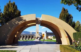 Kelowna or West Kelowna Afternoon sightseeing wine tour