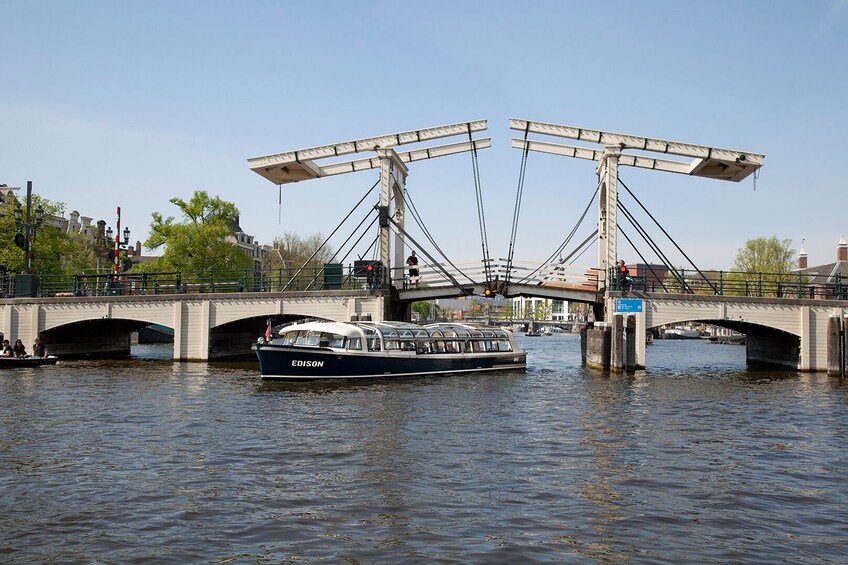 Blue Boat Company City Canal Cruise & Moco Museum 