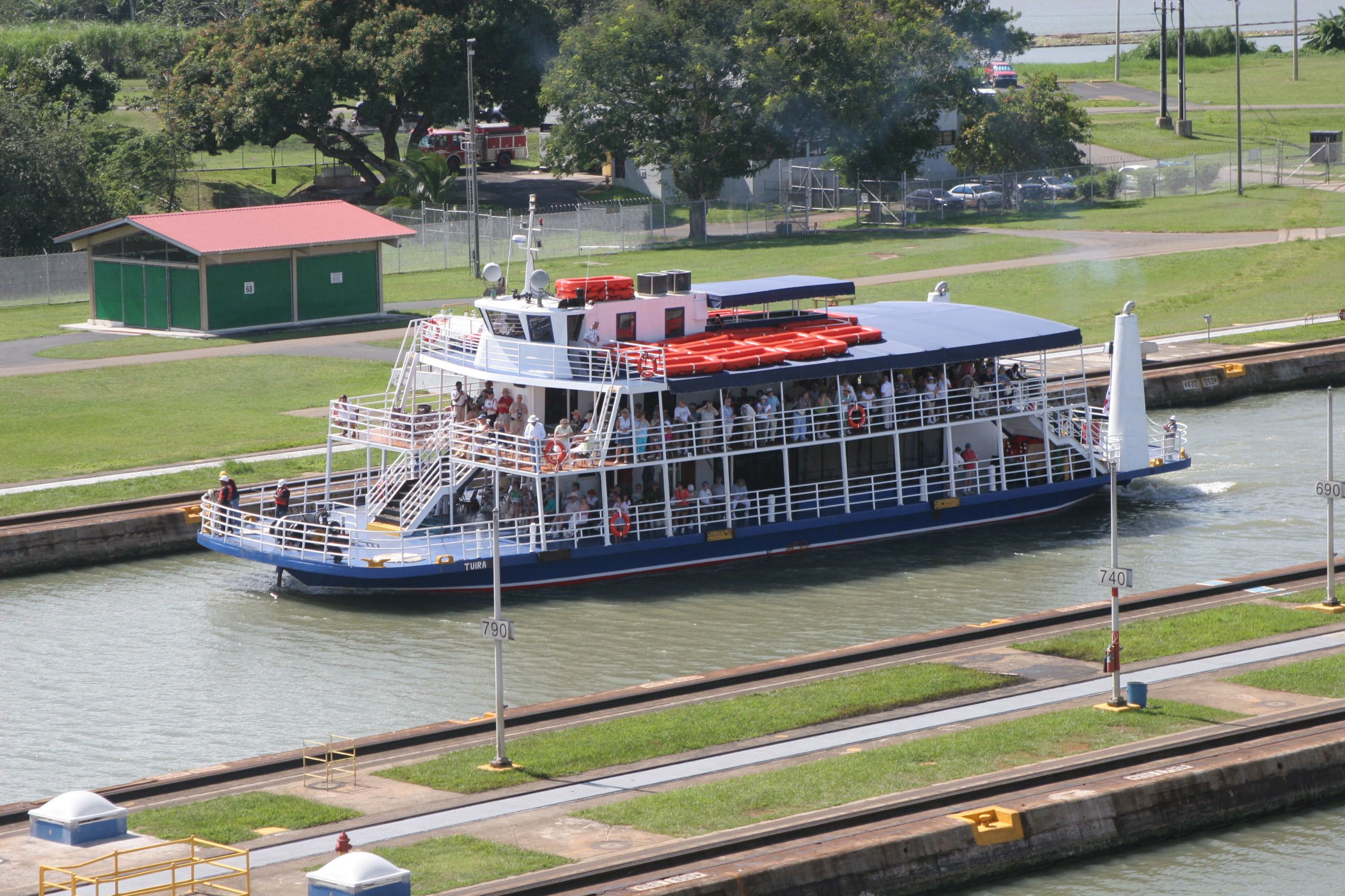 panama boat tours