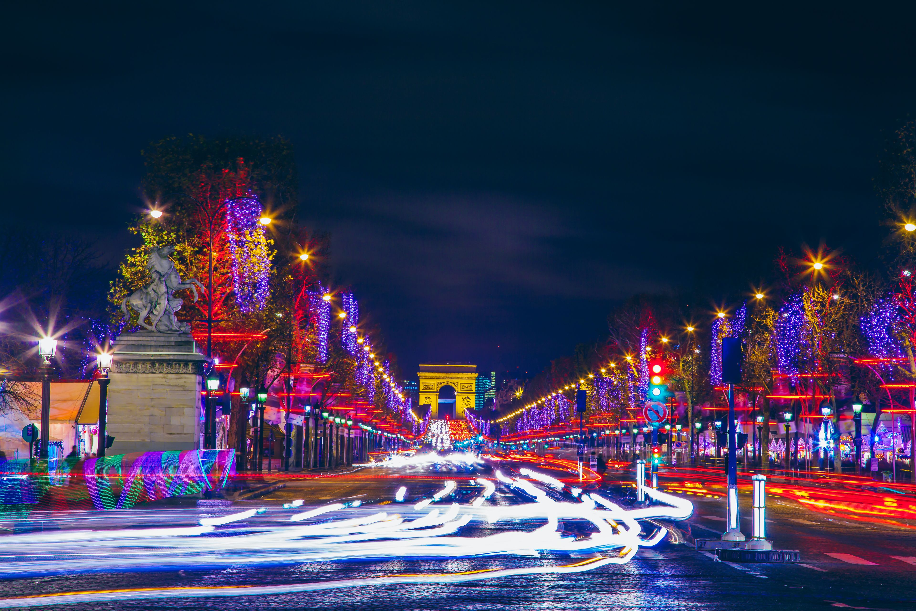 Christmas in Paris The Champs Elysées & the Arc de Triomphe