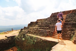 Sigiriya Rock Fortress and Cave Temples Day Trip