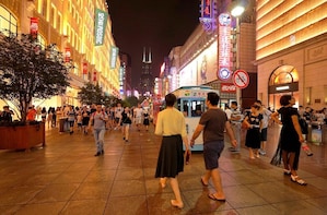 Shanghai Night Tour: Huangpu River Cruise & Nanjing Road