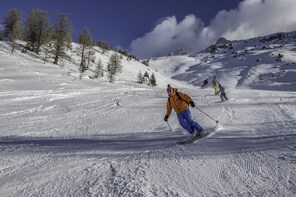 Ski at Chamonix Mont-Blanc & Cable car to Aiguille du Midi